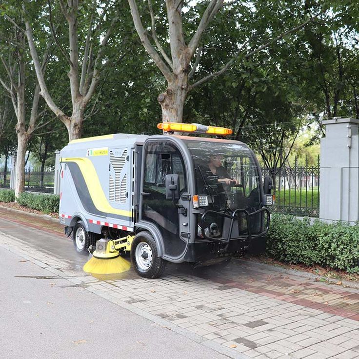 Vacuum Road Sweeper